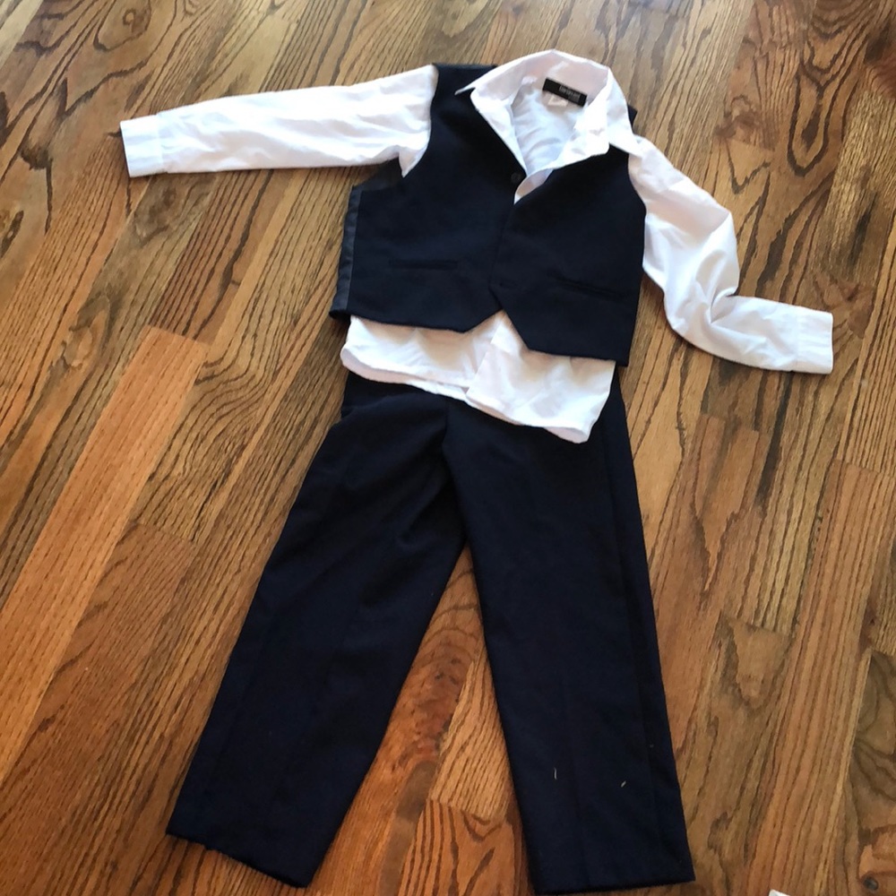 4 piece NAVY suit! Size 7 boys!